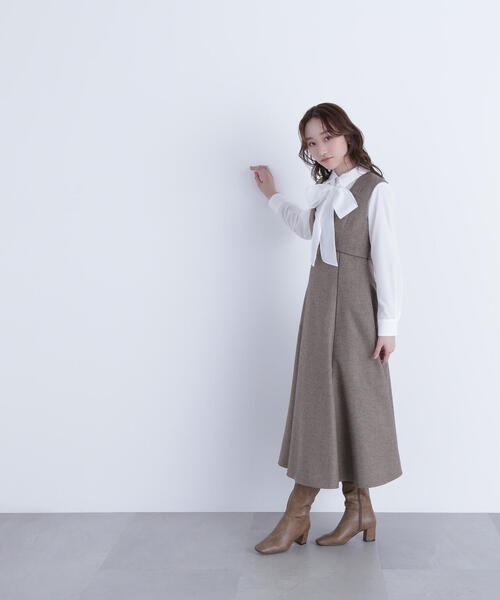NATURAL BEAUTY BASIC（ナチュラルビューティーベーシック）の「◇ニュアンスＶネックジャンスカ（ジャンパースカート・レディース・チャコールグレー/ブラウン・SMALL/MEDIUM/P/S）」の12枚目の写真
