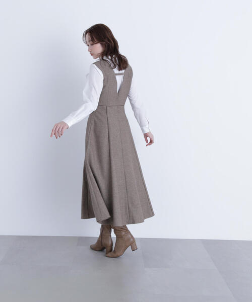 NATURAL BEAUTY BASIC（ナチュラルビューティーベーシック）の「◇ニュアンスＶネックジャンスカ（ジャンパースカート・レディース・チャコールグレー/ブラウン・SMALL/MEDIUM/P/S）」の13枚目の写真
