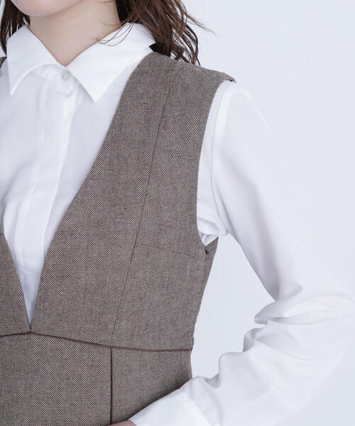 NATURAL BEAUTY BASIC（ナチュラルビューティーベーシック）の「◇ニュアンスＶネックジャンスカ（ジャンパースカート・レディース・チャコールグレー/ブラウン・SMALL/MEDIUM/P/S）」の16枚目の写真