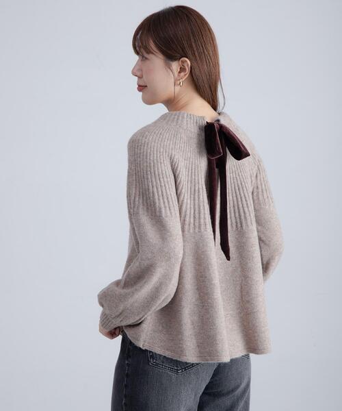 URBAN RESEARCH Sonny Label（アーバンリサーチサニーレーベル）の「『WEB限定』バックリボンもちもちニット（ニット/セーター・レディース・ベージュ/ブラック/グレー・FREE）」の17枚目の写真
