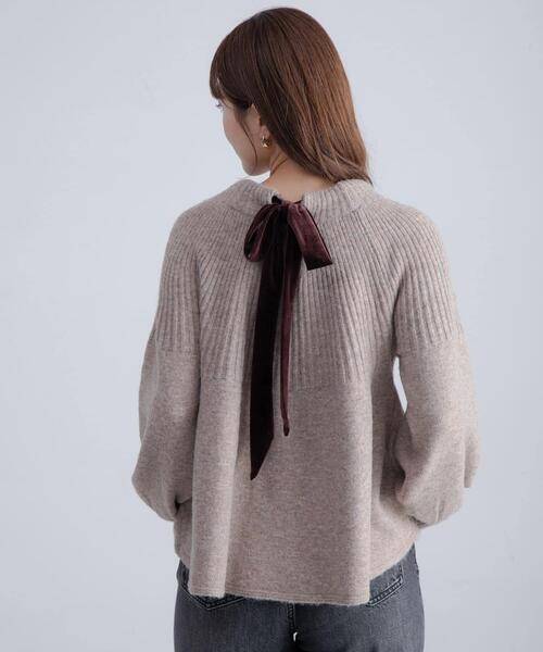 URBAN RESEARCH Sonny Label（アーバンリサーチサニーレーベル）の「『WEB限定』バックリボンもちもちニット（ニット/セーター・レディース・ベージュ/ブラック/グレー・FREE）」の18枚目の写真