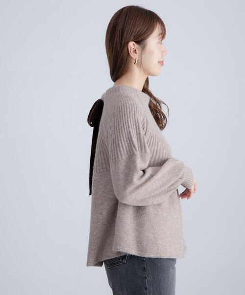 URBAN RESEARCH Sonny Label（アーバンリサーチサニーレーベル）の「『WEB限定』バックリボンもちもちニット（ニット/セーター・レディース・ベージュ/ブラック/グレー・FREE）」の19枚目の写真
