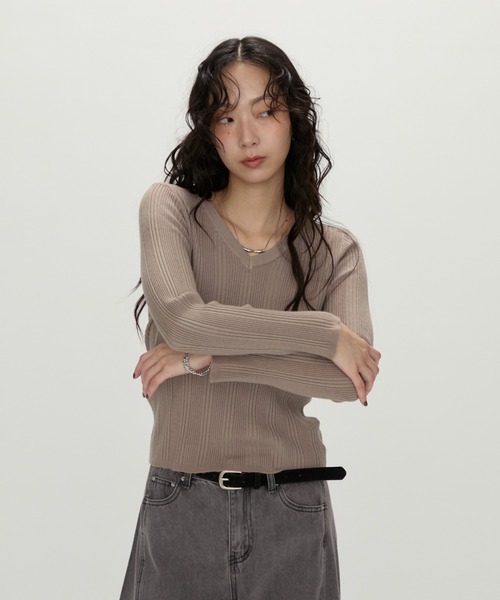 NUJOH(ヌゾ)の「Urban Essential Ribbed Knit / アーバンエッセンシャル リブニット(Tシャツ/カットソー・レディース・ブラック/チャコールグレー/ブラウン/グレイッシュベージュ・FREE)」の4枚目の写真