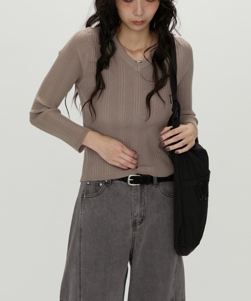 NUJOH(ヌゾ)の「Urban Essential Ribbed Knit / アーバンエッセンシャル リブニット(Tシャツ/カットソー・レディース・ブラック/チャコールグレー/ブラウン/グレイッシュベージュ・FREE)」の5枚目の写真