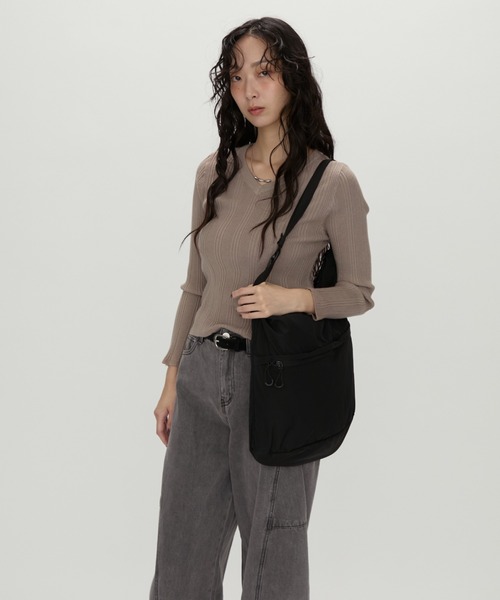 NUJOH(ヌゾ)の「Urban Essential Ribbed Knit / アーバンエッセンシャル リブニット(Tシャツ/カットソー・レディース・ブラック/チャコールグレー/ブラウン/グレイッシュベージュ・FREE)」の6枚目の写真