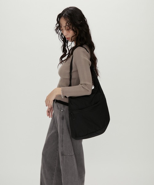 NUJOH(ヌゾ)の「Urban Essential Ribbed Knit / アーバンエッセンシャル リブニット(Tシャツ/カットソー・レディース・ブラック/チャコールグレー/ブラウン/グレイッシュベージュ・FREE)」の7枚目の写真