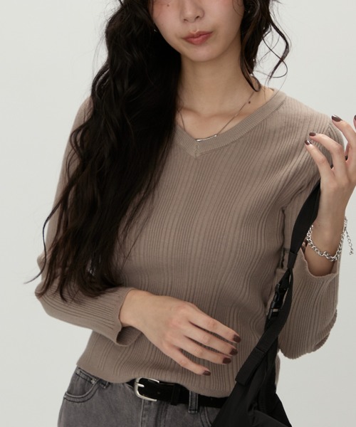 NUJOH(ヌゾ)の「Urban Essential Ribbed Knit / アーバンエッセンシャル リブニット(Tシャツ/カットソー・レディース・ブラック/チャコールグレー/ブラウン/グレイッシュベージュ・FREE)」の11枚目の写真