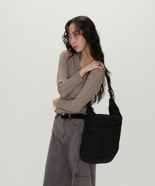 NUJOH(ヌゾ)の「Urban Essential Ribbed Knit / アーバンエッセンシャル リブニット(Tシャツ/カットソー・レディース・ブラック/チャコールグレー/ブラウン/グレイッシュベージュ・FREE)」の13枚目の写真