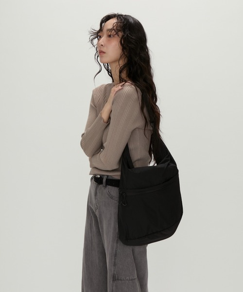 NUJOH(ヌゾ)の「Urban Essential Ribbed Knit / アーバンエッセンシャル リブニット(Tシャツ/カットソー・レディース・ブラック/チャコールグレー/ブラウン/グレイッシュベージュ・FREE)」の14枚目の写真