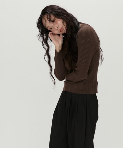 NUJOH(ヌゾ)の「Urban Essential Ribbed Knit / アーバンエッセンシャル リブニット(Tシャツ/カットソー・レディース・ブラック/チャコールグレー/ブラウン/グレイッシュベージュ・FREE)」の16枚目の写真