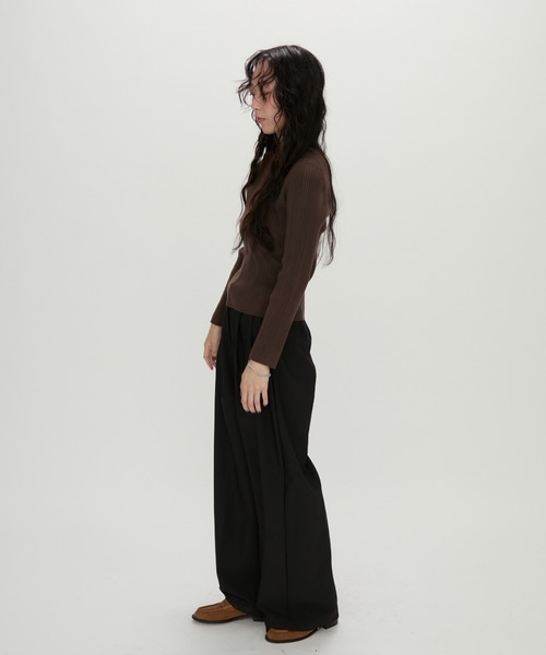 NUJOH(ヌゾ)の「Urban Essential Ribbed Knit / アーバンエッセンシャル リブニット(Tシャツ/カットソー・レディース・ブラック/チャコールグレー/ブラウン/グレイッシュベージュ・FREE)」の17枚目の写真