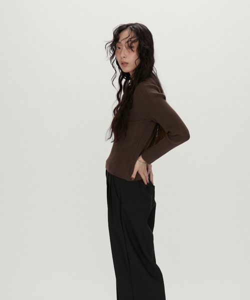 NUJOH(ヌゾ)の「Urban Essential Ribbed Knit / アーバンエッセンシャル リブニット(Tシャツ/カットソー・レディース・ブラック/チャコールグレー/ブラウン/グレイッシュベージュ・FREE)」の19枚目の写真