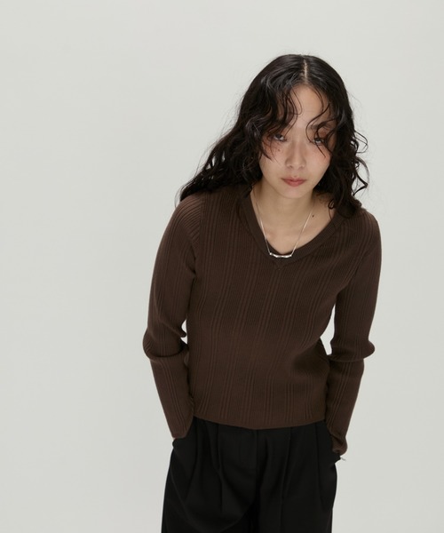 NUJOH(ヌゾ)の「Urban Essential Ribbed Knit / アーバンエッセンシャル リブニット(Tシャツ/カットソー・レディース・ブラック/チャコールグレー/ブラウン/グレイッシュベージュ・FREE)」の21枚目の写真
