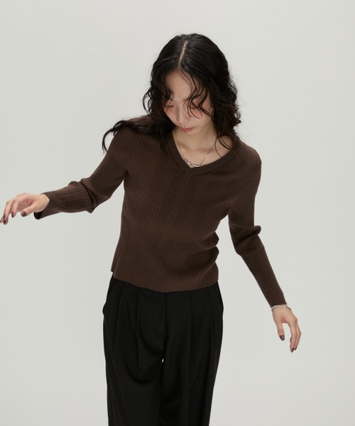 NUJOH(ヌゾ)の「Urban Essential Ribbed Knit / アーバンエッセンシャル リブニット(Tシャツ/カットソー・レディース・ブラック/チャコールグレー/ブラウン/グレイッシュベージュ・FREE)」の22枚目の写真