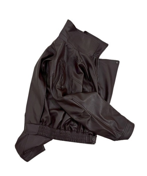 Chikashitsu +(チカシツプラス)の「【Chikashitsu +】high neck non-leather bomber jacket / 【チカシツプラス】ハイネックコーティングボンバージャケット(ブルゾン・メンズ・ブラウン/ブラック・ONE SIZE)」の10枚目の写真