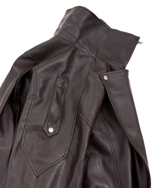 Chikashitsu +(チカシツプラス)の「【Chikashitsu +】high neck non-leather bomber jacket / 【チカシツプラス】ハイネックコーティングボンバージャケット(ブルゾン・メンズ・ブラウン/ブラック・ONE SIZE)」の6枚目の写真