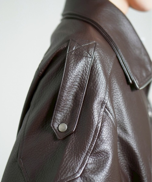 Chikashitsu +(チカシツプラス)の「【Chikashitsu +】high neck non-leather bomber jacket / 【チカシツプラス】ハイネックコーティングボンバージャケット(ブルゾン・メンズ・ブラウン/ブラック・ONE SIZE)」の14枚目の写真