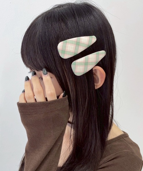 WEGO（ウィゴー）の「WEGO/【2点セット】チェックトライアングルピン（ヘアピン・レディース・グリーン系その他2/レッド系その他2/ブルー系その他2/ブラック系その他2・FREE）」の2枚目の写真