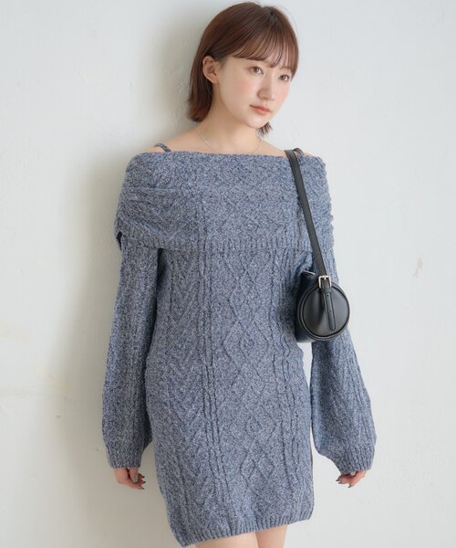 mline（エムライン）の「[mline]オフショル ケーブルニットワンピース（ワンピース・レディース・チャコールグレー/ベージュ/ブルー・FREE）」の3枚目の写真