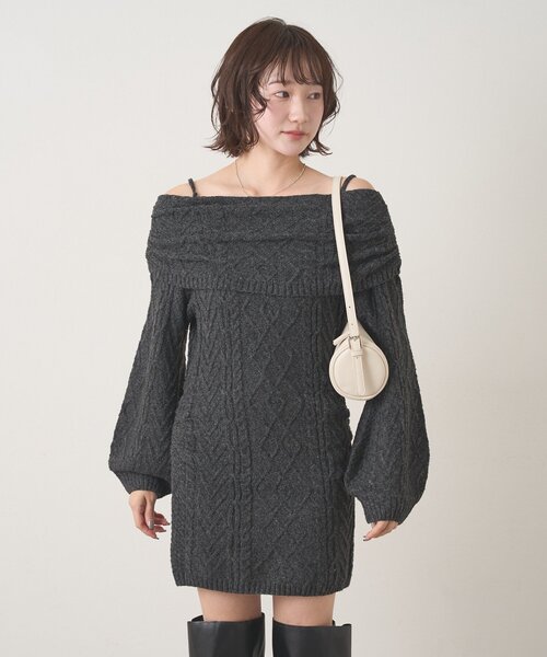 mline（エムライン）の「[mline]オフショル ケーブルニットワンピース（ワンピース・レディース・チャコールグレー/ベージュ/ブルー・FREE）」の5枚目の写真