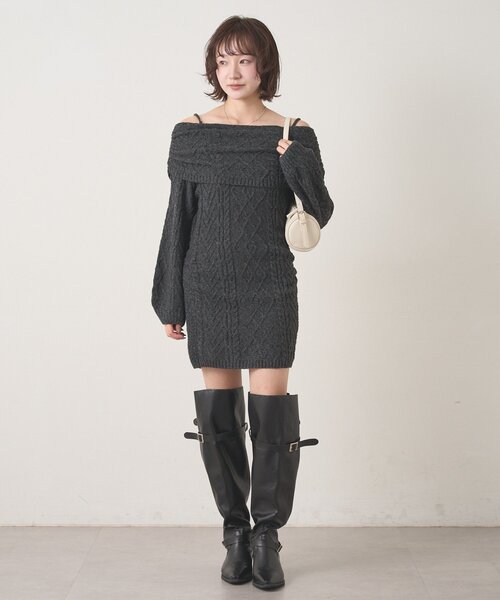 mline（エムライン）の「[mline]オフショル ケーブルニットワンピース（ワンピース・レディース・チャコールグレー/ベージュ/ブルー・FREE）」の7枚目の写真