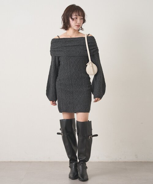 mline（エムライン）の「[mline]オフショル ケーブルニットワンピース（ワンピース・レディース・チャコールグレー/ベージュ/ブルー・FREE）」の8枚目の写真
