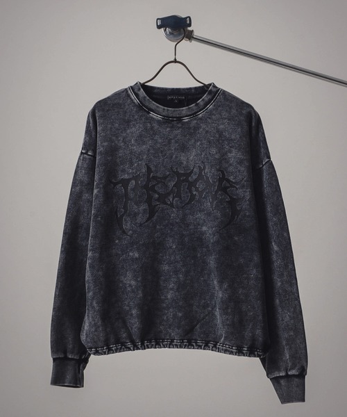 Revo.（レボ）の「グランジ加工 トライバルロゴプリント 裏毛 ドローコード 短丈 ワイド スウェット プルオーバー（スウェット・メンズ・ブラウン/チャコール/オフホワイト/スモークピンク・M/L）」の3枚目の写真