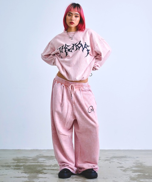 Revo.（レボ）の「グランジ加工 トライバルロゴプリント 裏毛 ドローコード 短丈 ワイド スウェット プルオーバー（スウェット・メンズ・ブラウン/チャコール/オフホワイト/スモークピンク・M/L）」の8枚目の写真