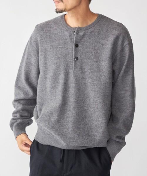 SHIPS(シップス)の「SHIPS: ヘビー ボイルド ヘンリーネック ニット(ニット/セーター・メンズ・チャコールグレー/ネイビー/ブラウン・SMALL/MEDIUM/LARGE/X-LARGE)」の1枚目の写真