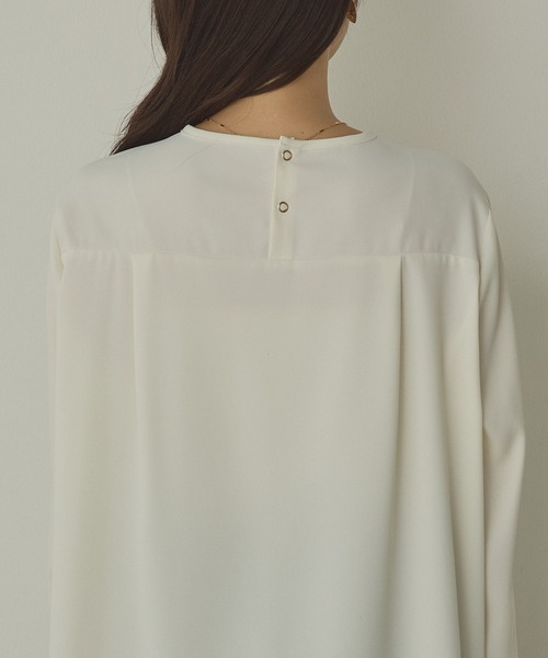 hunch(ハンチ)の「ストレッチジョーゼット 万能ブラウス(シャツ/ブラウス・レディース・オフホワイト/クリーム/ブラック・FREE)」の10枚目の写真