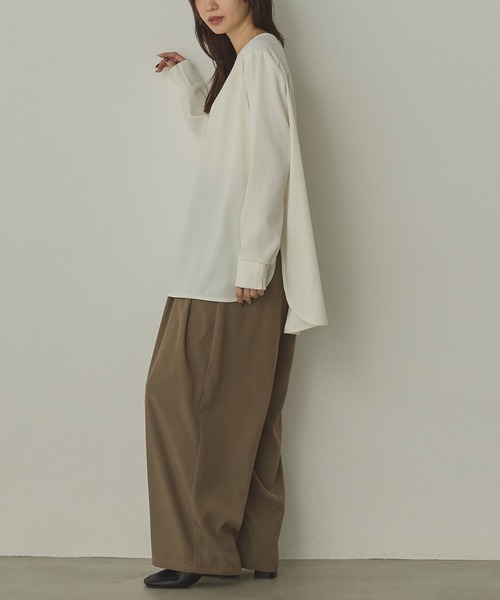 hunch(ハンチ)の「ストレッチジョーゼット 万能ブラウス(シャツ/ブラウス・レディース・オフホワイト/クリーム/ブラック・FREE)」の12枚目の写真