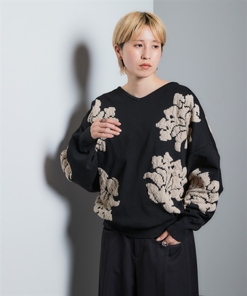 Soiunique（スワユニーク）の「花柄ジャガード編みゆったりドルマン調シルエットニット ［Soiunique］（ニット/セーター・レディース・ブラック×ベージュ/ブルー系・S～Ｍ/L～LL）」の5枚目の写真