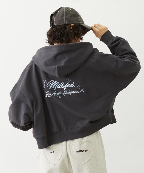 MILKFED.（ミルクフェド）の「RHINESTONE LOGO SHORT ZIP UP HOODIE（パーカー・レディース・オフホワイト/チャコール/ピンク・L/M）」の3枚目の写真