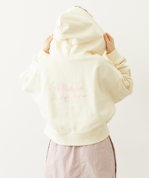 MILKFED.（ミルクフェド）の「RHINESTONE LOGO SHORT ZIP UP HOODIE（パーカー・レディース・オフホワイト/チャコール/ピンク・L/M）」の22枚目の写真