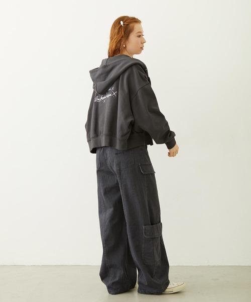 MILKFED.（ミルクフェド）の「RHINESTONE LOGO SHORT ZIP UP HOODIE（パーカー・レディース・オフホワイト/チャコール/ピンク・L/M）」の5枚目の写真