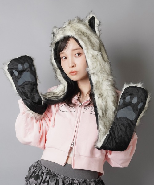 SPINNS(スピンズ)の「遊び心たっぷり☆彡マフラーにもなる耳付きフェイクファーアニマルキャップ(キャップ・レディース・グレー/ブラウン/レオパード・ONESIZE)」の2枚目の写真