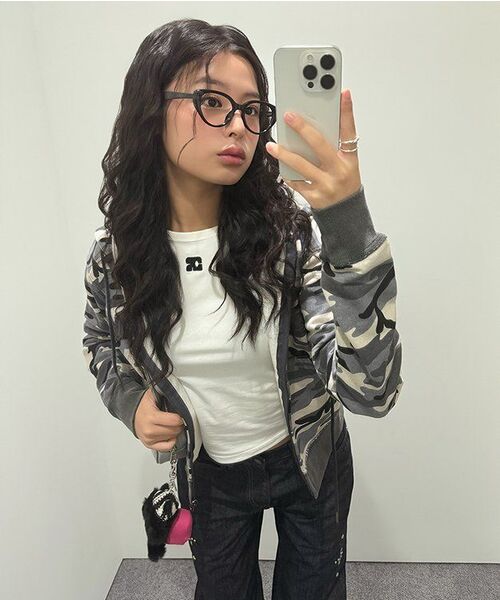 AAKAM(アーカム)の「Contrast Logo Zip-up Hoodie (Gray)(パーカー・レディース・その他・1)」の6枚目の写真