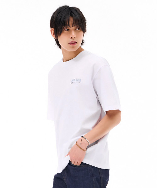 CHASECULT(チェイスカルト)の「男性モダンレタリング半袖Tシャツ-ホワイト(Tシャツ/カットソー・メンズ・ホワイト・105/100/110/95)」の2枚目の写真