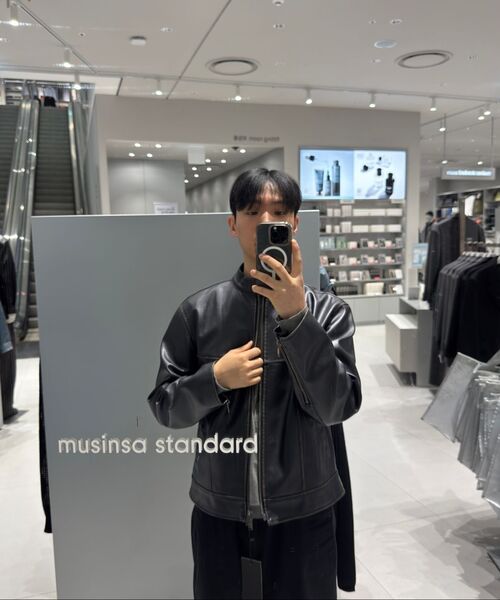 MUSINSA STANDARD（ムシンサスタンダード）の「フェイデッドシンセティックレザーレーサージャケット[ブラック]（ライダースジャケット・メンズ・その他・MEDIUM/LARGE/X-LARGE/XX-LARGE）」の14枚目の写真
