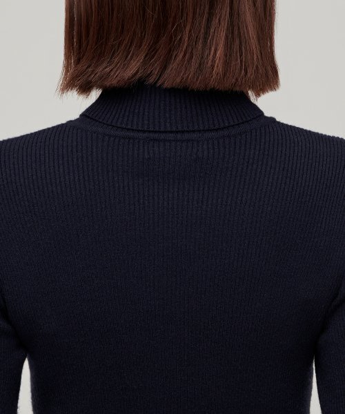 MUSINSA STANDARD WOMAN（ムシンサスタンダードウーマン）の「ウィメンズリブスリムタートルネックニット[ネイビー]（ニット/セーター・レディース・その他・SMALL/MEDIUM/LARGE/X-SMALL）」の5枚目の写真
