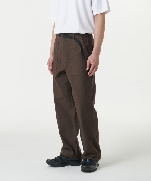 MUSINSA STANDARD（ムシンサスタンダード）の「ホワイトサテンワイドベルト付きパーティグパンツ[ブラウン]（その他パンツ・メンズ・その他・26/27/28/29/30/31/32/33/34/36/38/40/42）」の2枚目の写真