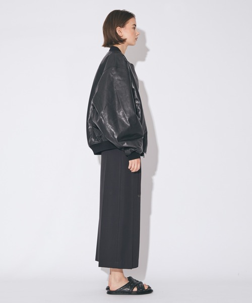 beautiful people（ビューティフルピープル）の「light lamb leather  fanshape MA-1blouson（MA-1・レディース・ブラック/ダークブラウン・38）」の7枚目の写真