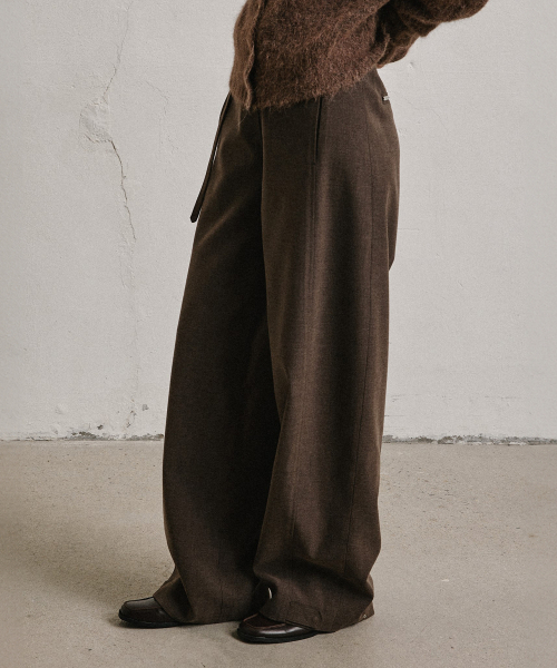 ARTID（アルティーダ）の「フローウールベルト付きカーブスラックス_BROWN（その他パンツ・レディース・ブラウン・SMALL/MEDIUM）」の2枚目の写真