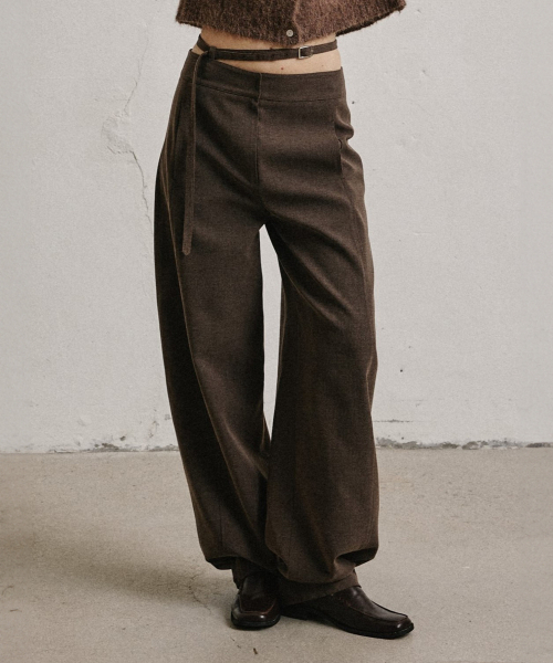 ARTID（アルティーダ）の「フローウールベルト付きカーブスラックス_BROWN（その他パンツ・レディース・ブラウン・SMALL/MEDIUM）」の3枚目の写真