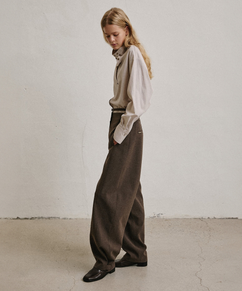 ARTID（アルティーダ）の「フローウールベルト付きカーブスラックス_BROWN（その他パンツ・レディース・ブラウン・SMALL/MEDIUM）」の4枚目の写真