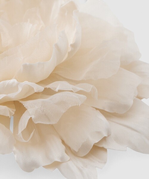 ANAYI（アナイ）の「【Eternal Line 2026】ダリアコサージュ（ブローチ/コサージュ・レディース・アイボリー/ネイビー・FREE）」の11枚目の写真