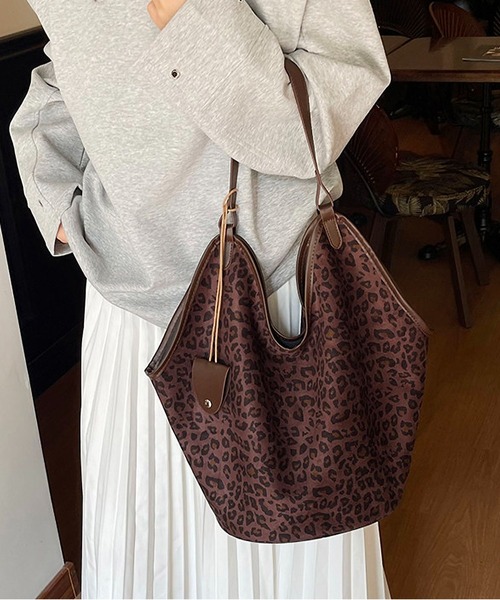 LA VORAGINE(ラ ヴォラジネ)の「ヒョウ柄バケツ大容量トートバッグ(トートバッグ・レディース・ブラウン/ダークブラウン/ブラウン系1/ブラック・FREE)」の11枚目の写真