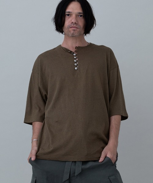 EGO TRIPPING(エゴトリッピング)の「mt10121- EUROHENRY ヘンリーネックTシャツ(666610)(Tシャツ/カットソー・メンズ・ブラック/ベージュ/チャコール・46/48)」の14枚目の写真