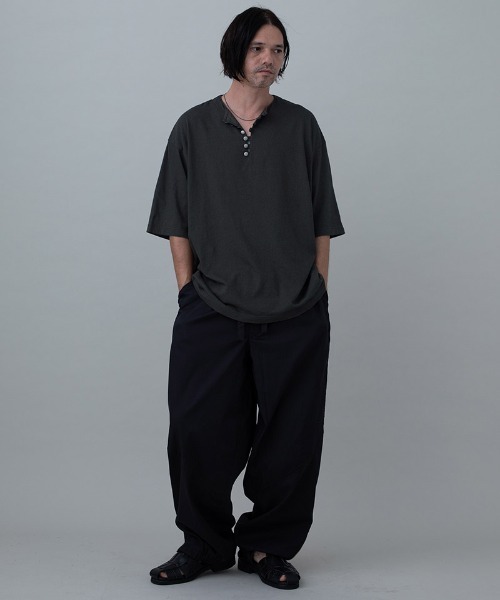 EGO TRIPPING(エゴトリッピング)の「mt10121- EUROHENRY ヘンリーネックTシャツ(666610)(Tシャツ/カットソー・メンズ・ブラック/ベージュ/チャコール・46/48)」の8枚目の写真