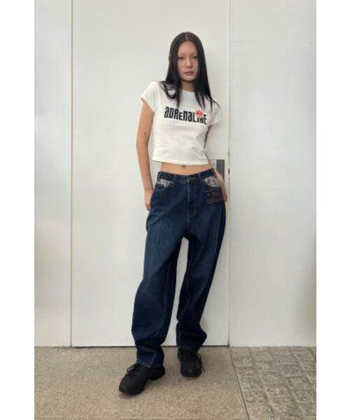 WELLBEING EXPRESS(ウェルビーイングエクスプレス)の「Embroidered Patch Jeans Blue(デニムパンツ・レディース・その他・SMALL/MEDIUM)」の4枚目の写真